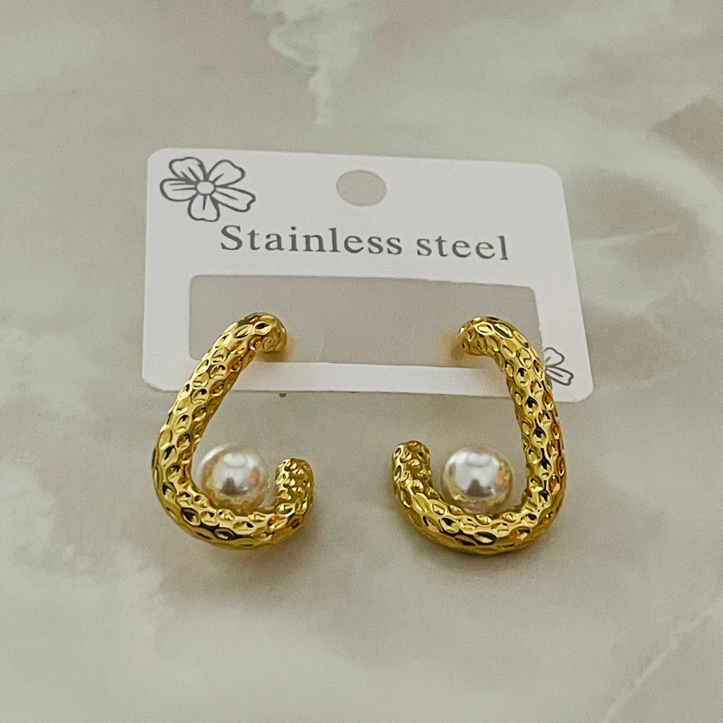 Luna Pearl Curve Earrings