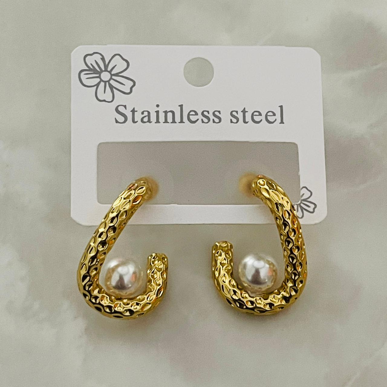 Luna Pearl Curve Earrings