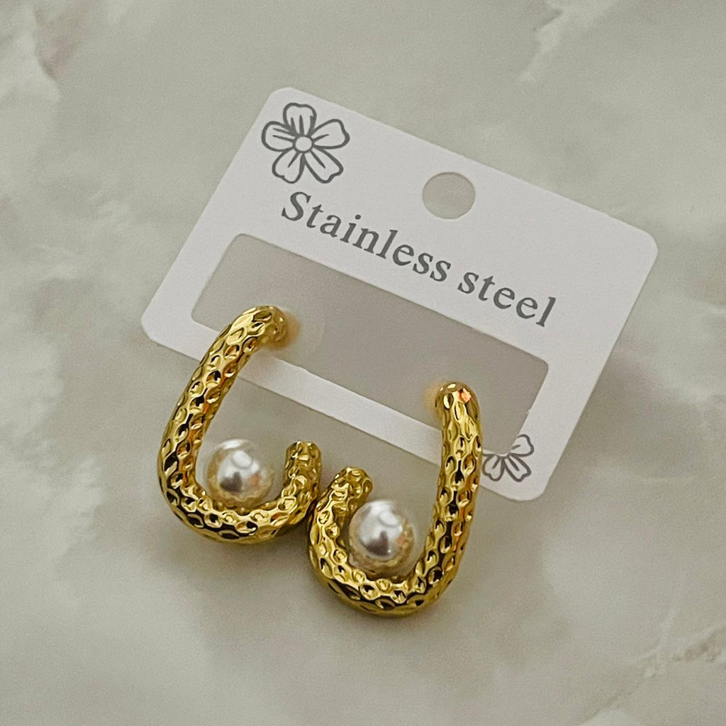 Luna Pearl Curve Earrings