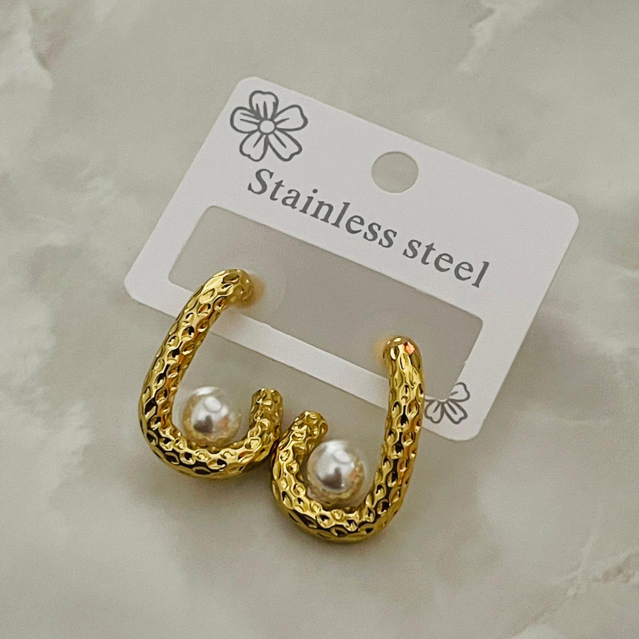 Luna Pearl Curve Earrings
