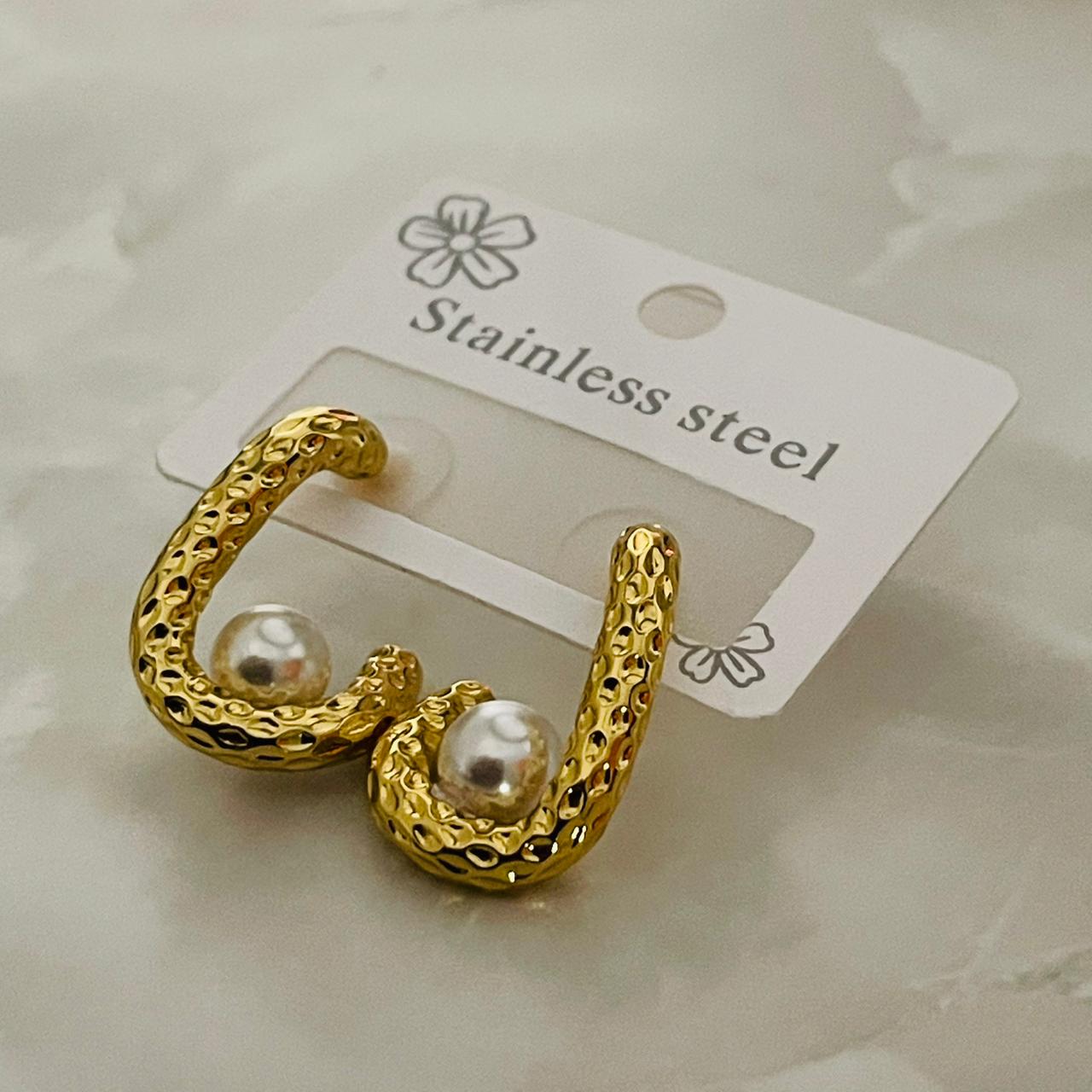 Luna Pearl Curve Earrings