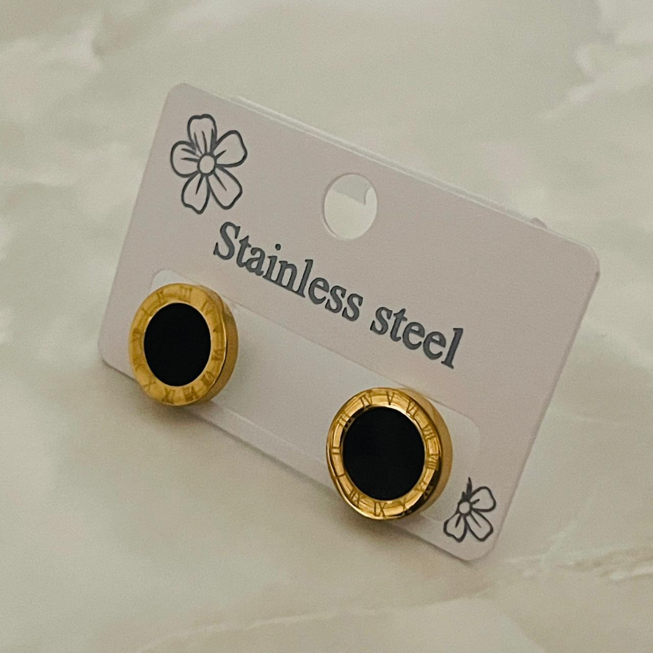 Roman Dial Black Studs) Description