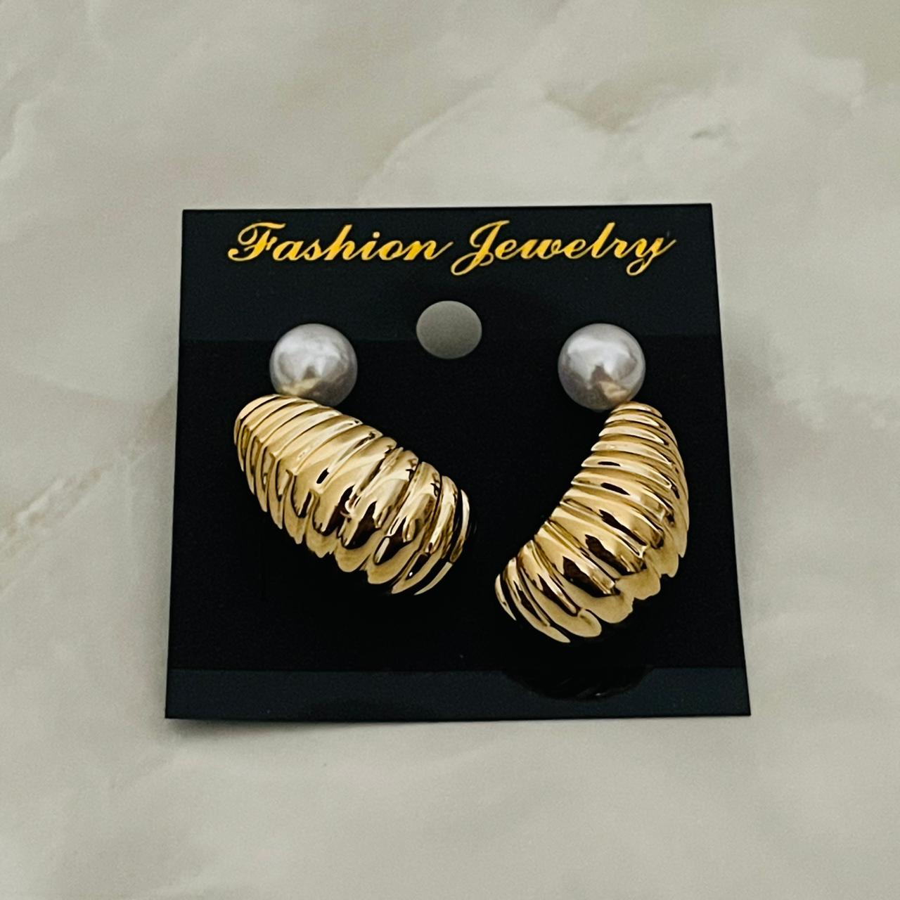 Pearl Ribbed Hoop Earrings
