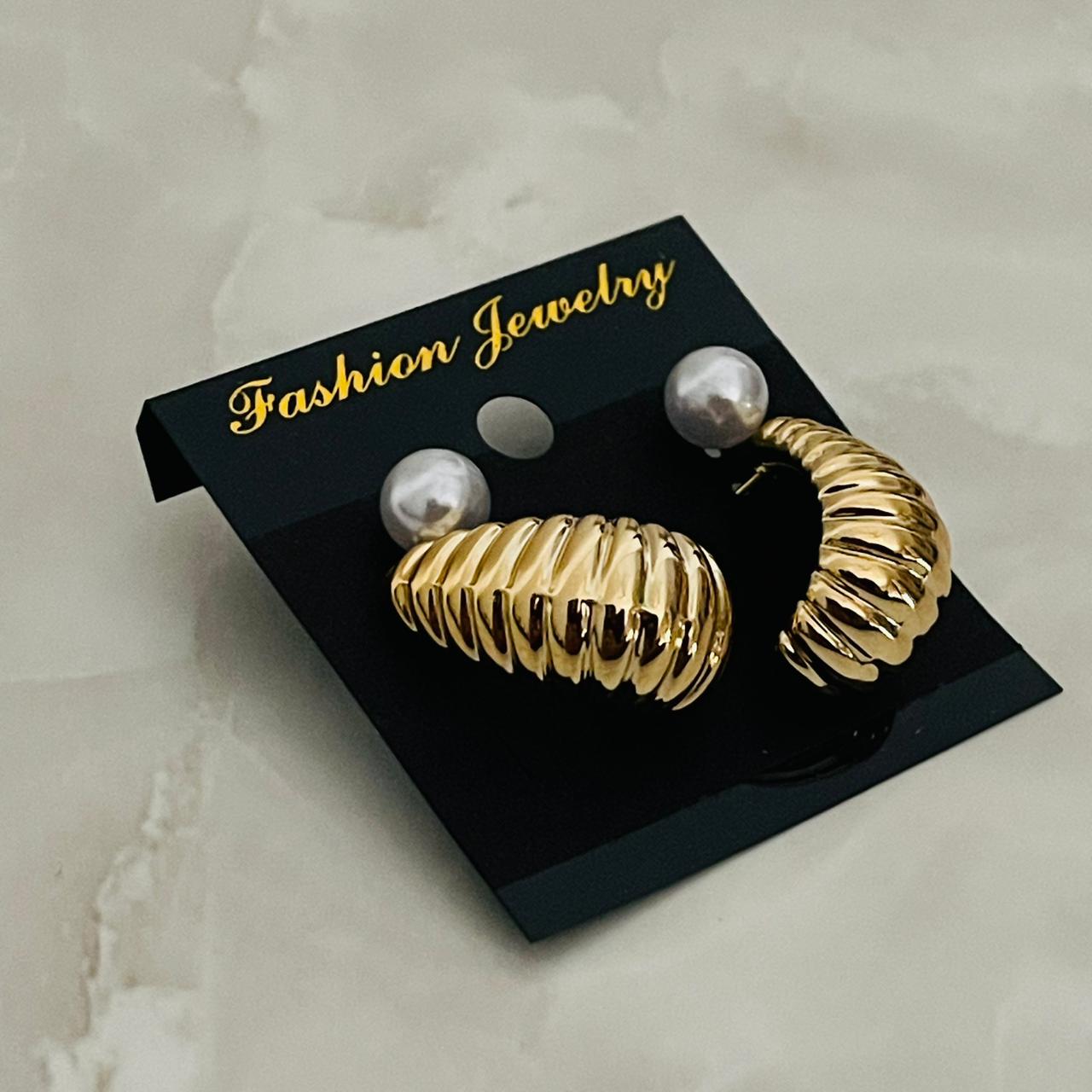 Pearl Ribbed Hoop Earrings