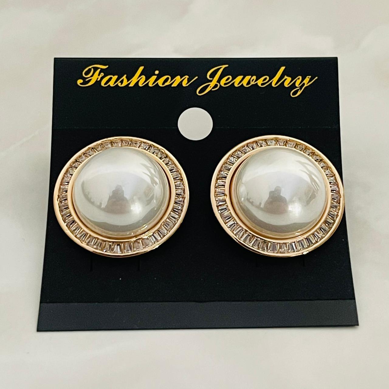 (Pearl Stud with Crystal Rim – Gold Tone)