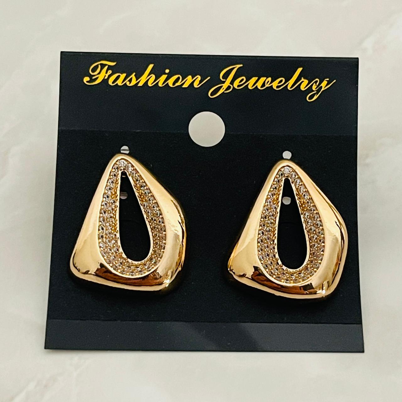 Gold Teardrop Earrings)