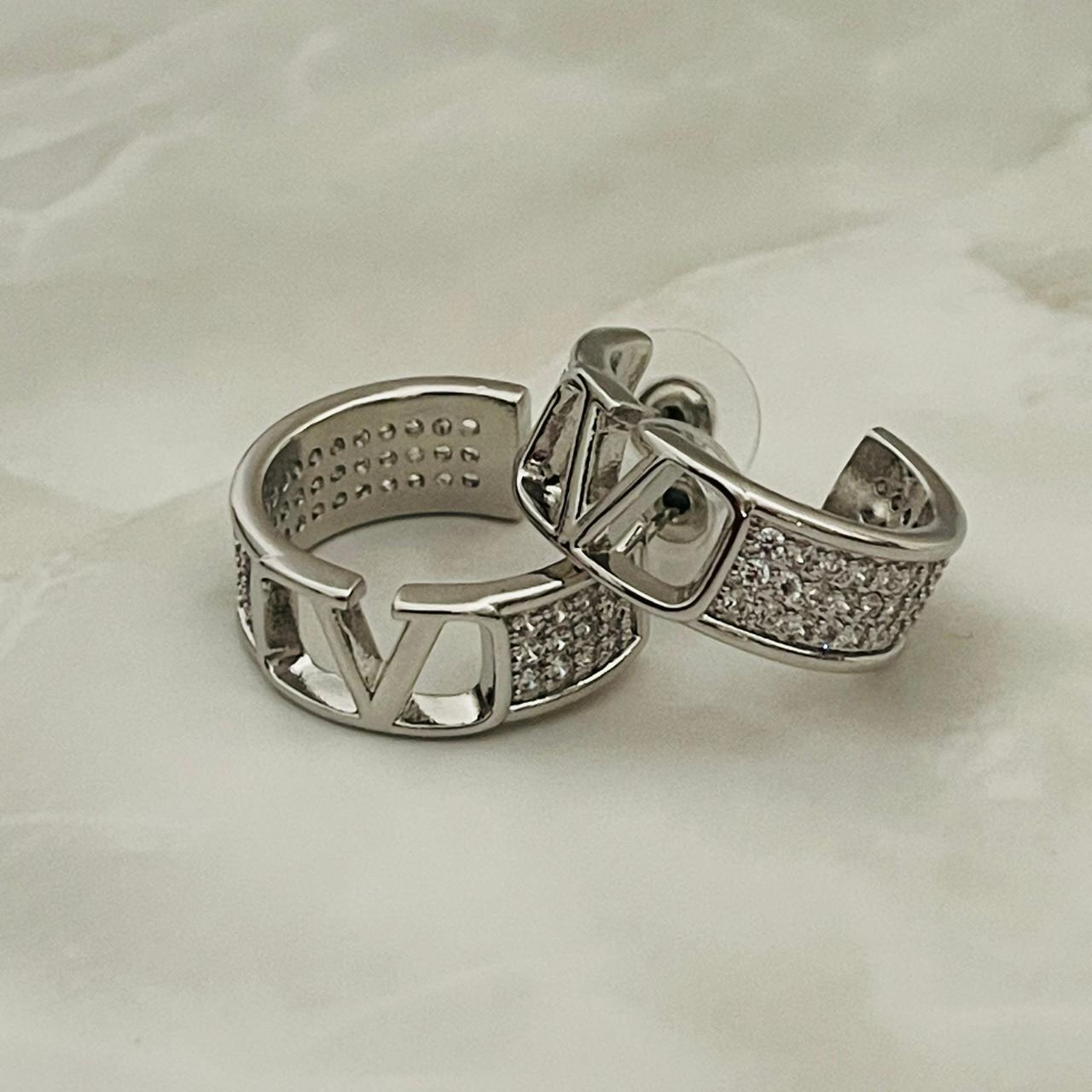 Silver Hoop Style Earrings)