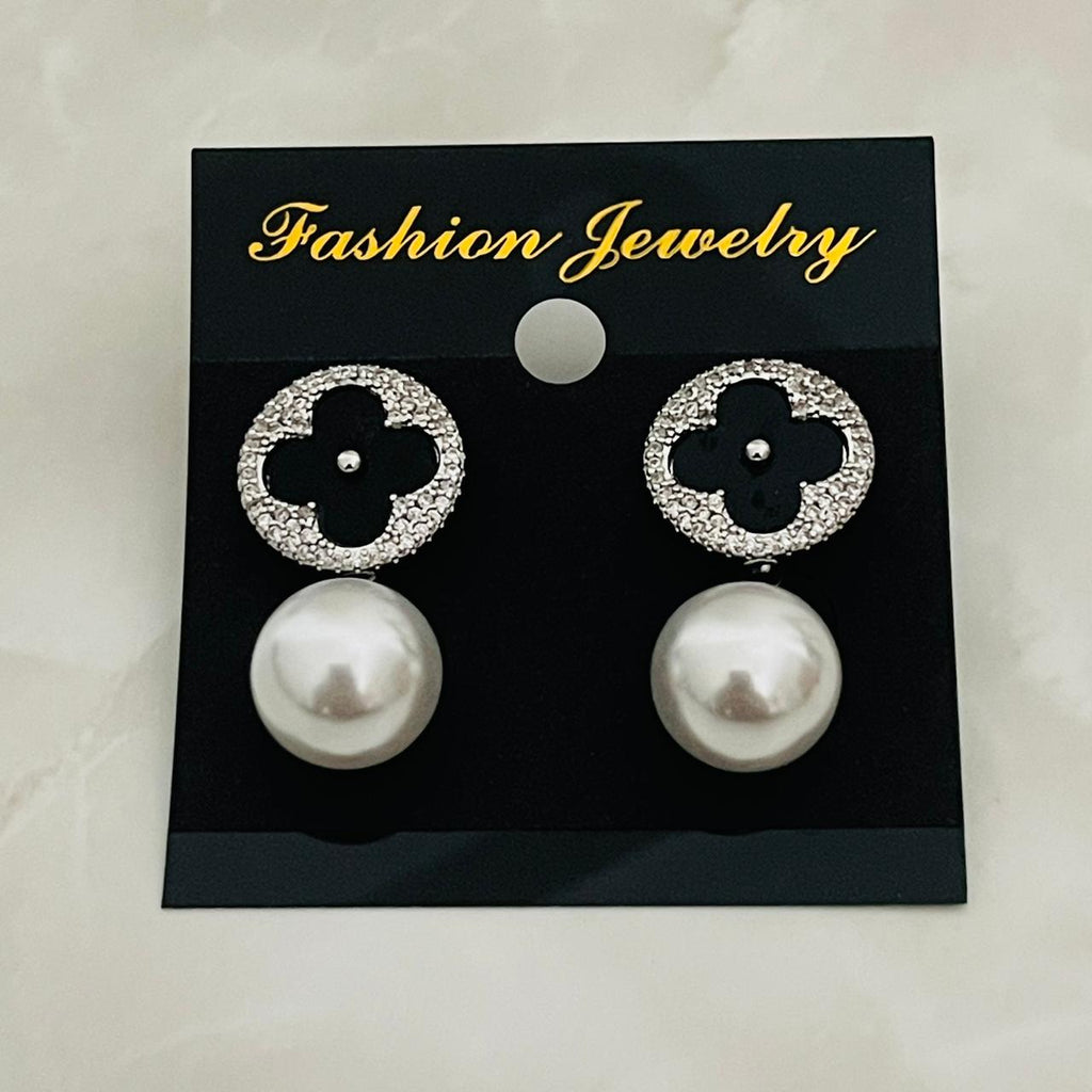 Pearl Clover Studs